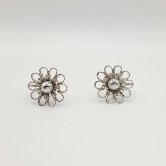 Vintage Silver Flower Stud Screw on Earrings - Picture 4 of 10